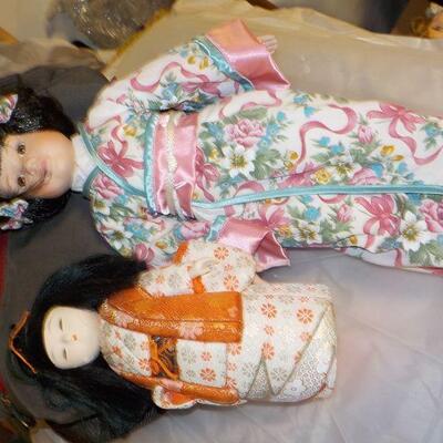 2 Chinese doll's from 2 separt makers.