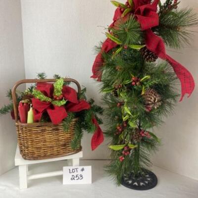 Q 253 Artificial Pine Swag and Basket Decor 