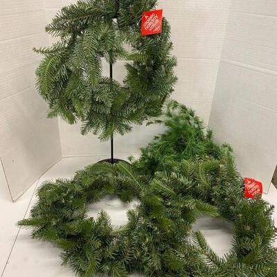 Q 254 Wreaths and Garland Lot 