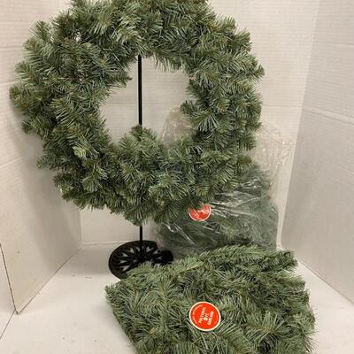 Q 258 Wreath and Garland Lot 