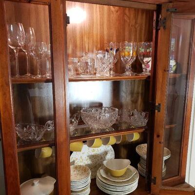 Broyhill china cabinet 