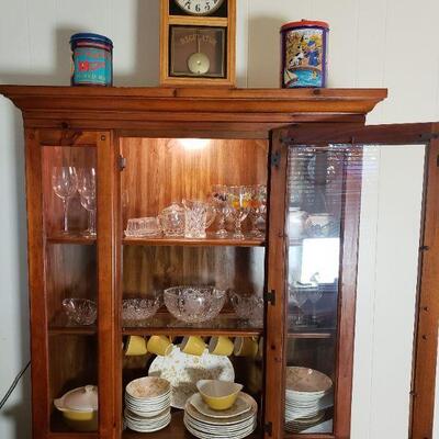 Broyhill china cabinet 