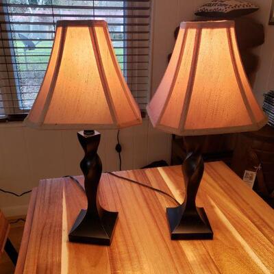 Set of 2 twisted metal base lamps 