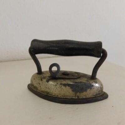 Antique Dover Dolly Sad Iron with Wood Handle 3