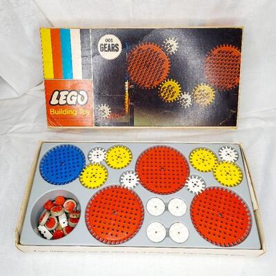 VINTAGE LEGO 001 WHEELS IN BOX 