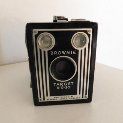 Vintage Brownie Target Six-20 Camera for Relic