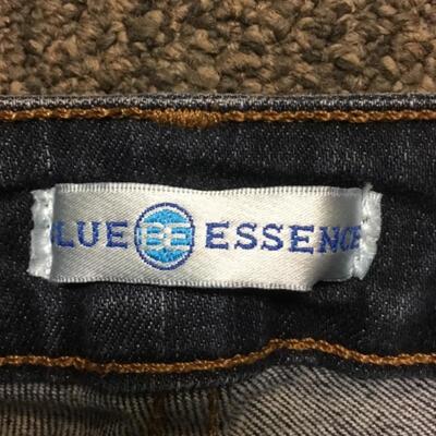 Blue Essence Womenâ€™s Jeans Size 2