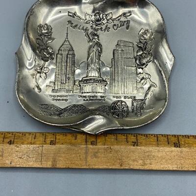 Vintage Pot Metal New York City Trinket Souvenir Dish