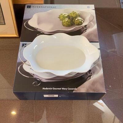 International modernist casserole x2 NIB