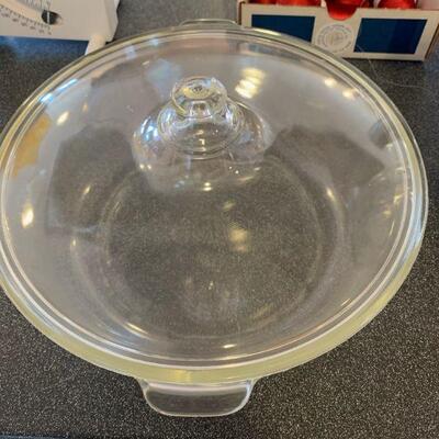 Glass casserole dish with lid 