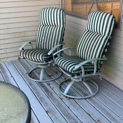 Outdoor patio table and 4 chairs 