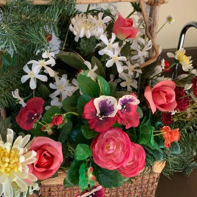 Floral arrangement  / baskets 