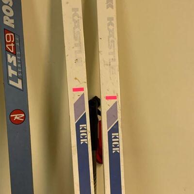 Two sets of skis and shoes Rossignol and Kastle