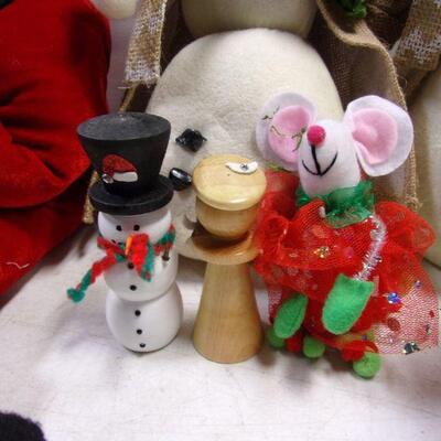 Lot 35 - Holiday Decorations - Snowmen & Santa 