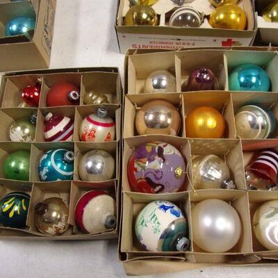 Lot 43 - Holiday Tree Ornaments 