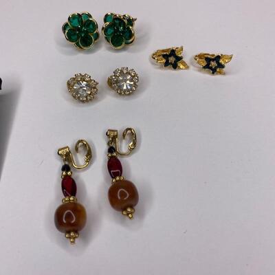 Set of 5 Fashion Clip Earrings 