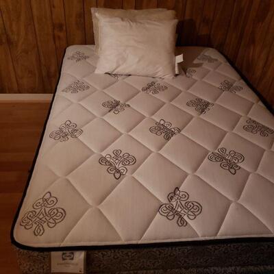 Full size metal bed frame, sealy plush Bakersfield mattress & boxspring 