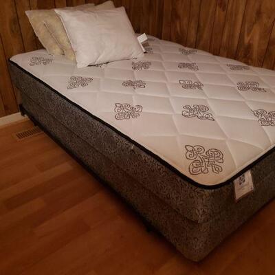 Full size metal bed frame, sealy plush Bakersfield mattress & boxspring 