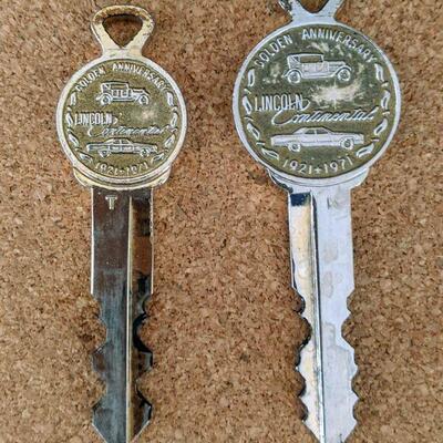 Lot #100 s Set of 2 Lincoln Continental Golden 50th Anniversary Car Keys with case Trunk and Ignition