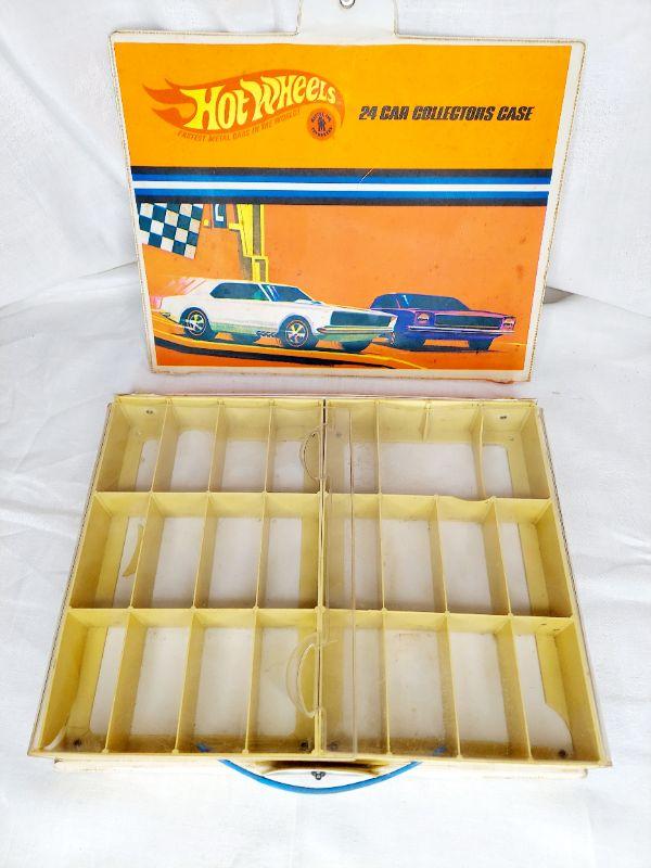 Vintage Hot Wheels In Carrying Cases #12047