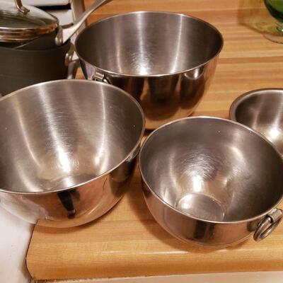 Set 4 metal mixing bowls 