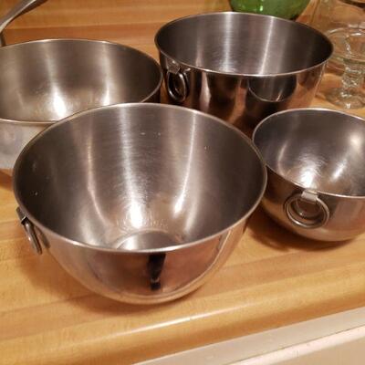 Set 4 metal mixing bowls 