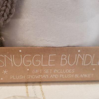 Lot 334: NEW Blanket & Plushie, Tic Tac Toe and a Snowman Ornament 