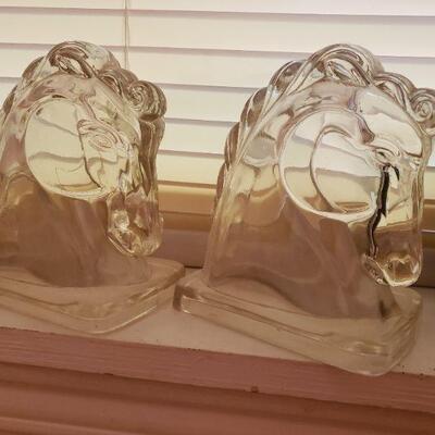 Set glass horse head book ends