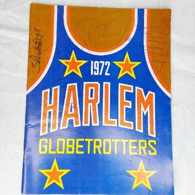 1972 HARLEM GLOBE TROTTERS SIGNED PROGRAM 