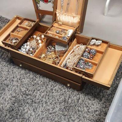 Vintage Jewelry Box & Jewelry 