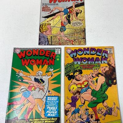 Lot #146 S Vintage DC Comic Wonder Woman Silver Age â€˜63 â€˜66 & 1968  #137 165 & 174