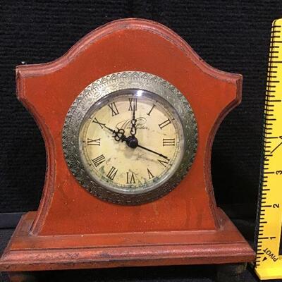 #L11 - Vintage-look Mantle Clock
