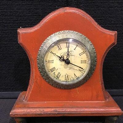#L11 - Vintage-look Mantle Clock