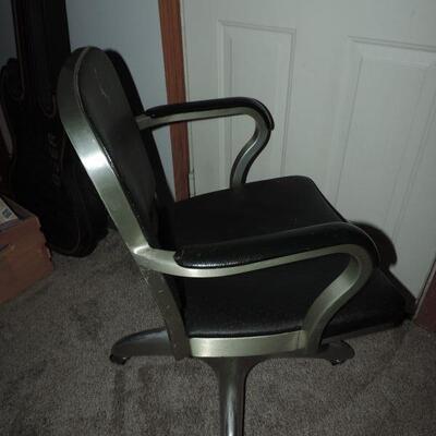 VINTAGE OFFICE/DESK CHAIR