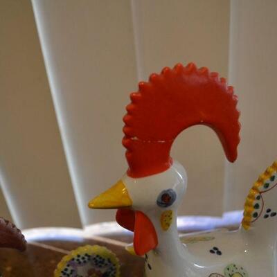 LOT 14 ROOSTER DECOR