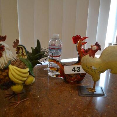 LOT 43 ROOSTER DECOR
