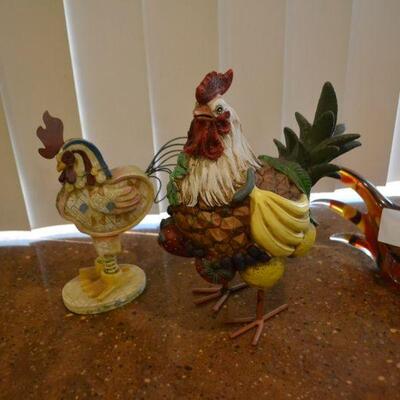 LOT 43 ROOSTER DECOR