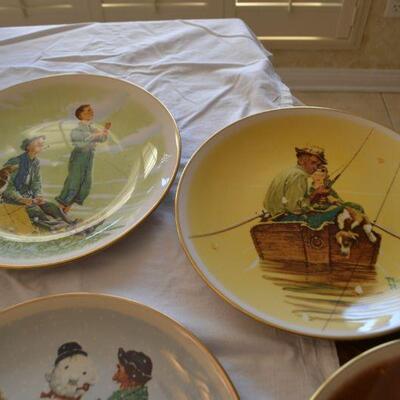 LOT 17   FIVE NORMAN ROCKWELL COLLECTOR PLATES