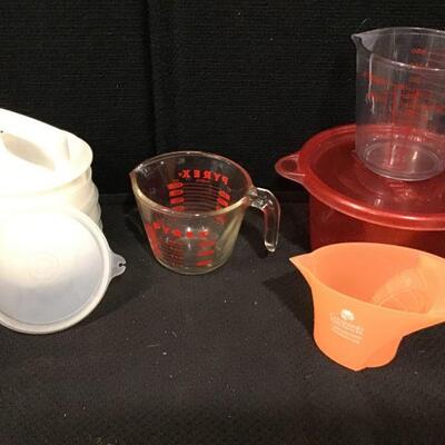 #33 - Tupperware Hamb. patty set, meas cups & bowl