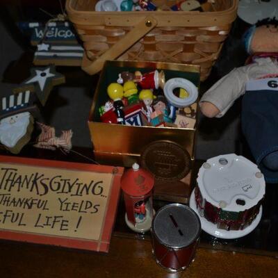 LOT 64 HOME DECOR AND DOLLS