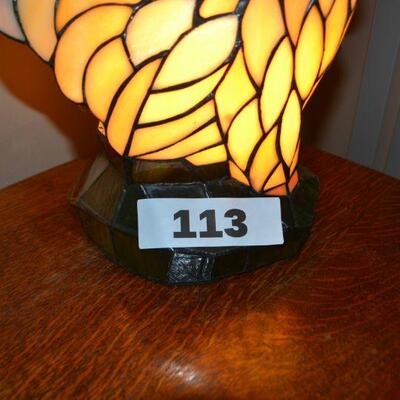 LOT 113 FAUX STAINED GLASS LIGHTED ROOSTER LAMP