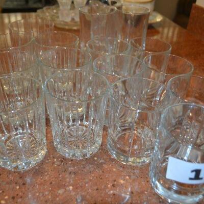 LOT 103. SET OF 12 GLASSES