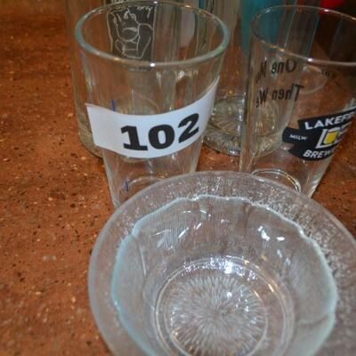 LOT 102 GLASSES AND PLASTIC ITEMS