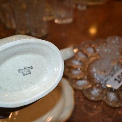 LOT 106 EGG PLATE, TWO GLASS ITEMS AND GRAVY BOAT