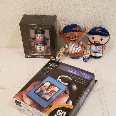 Lot 353: Chicago Cubs & Digital Key Chain Lot