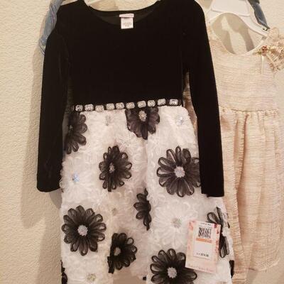 Lot 357: NEW Girls Dresses size 6