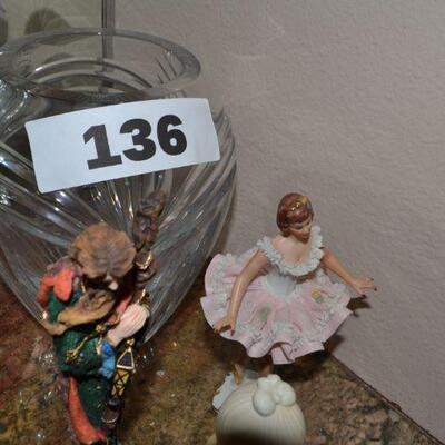 LOT 136 HOME DECOR GROUPING FIGURINES AND VASE