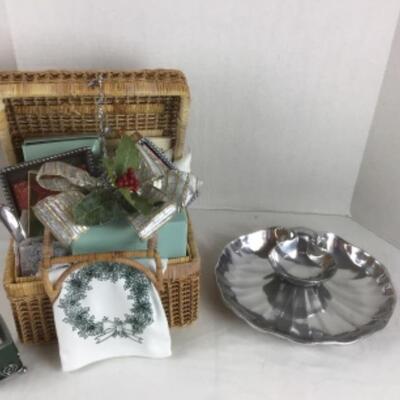 R 295 Mariposa Basket and Shell Serving Lot 