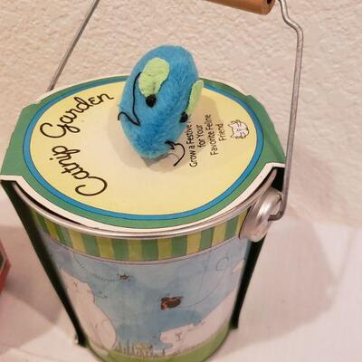 Lot 359: Cat Lovers Gift Lot