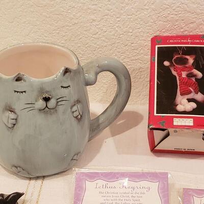 Lot 360: Gift Lot for a Cat Enthusiast